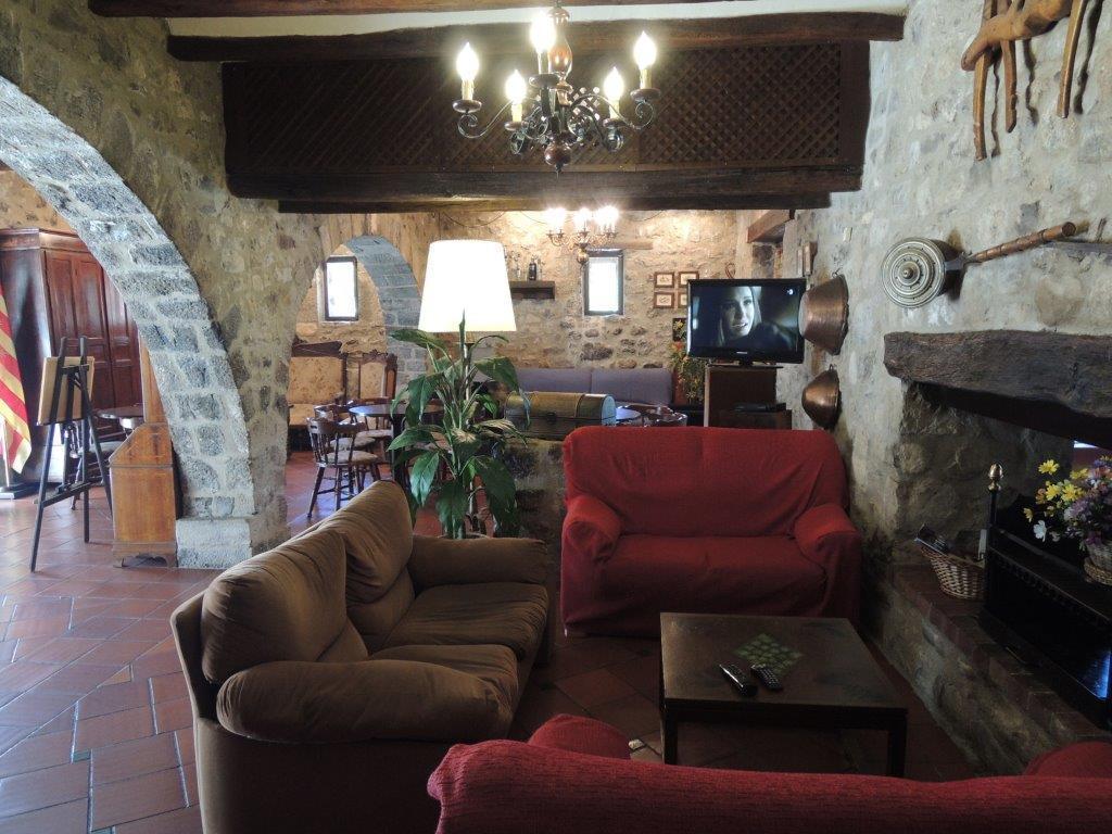Hostal De La Rovira Ош Экстерьер фото
