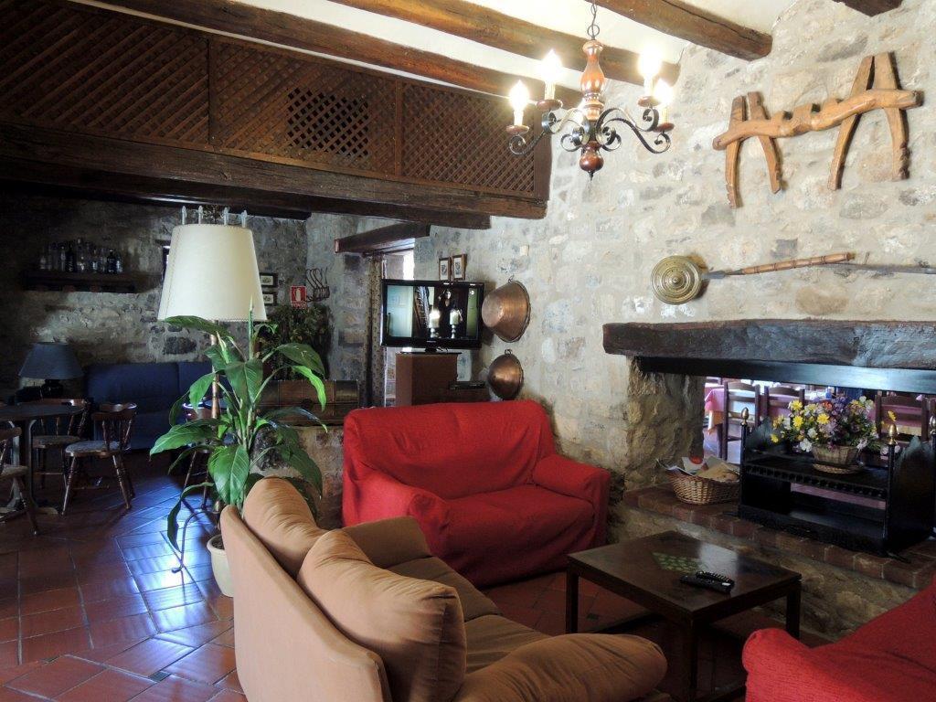 Hostal De La Rovira Ош Экстерьер фото