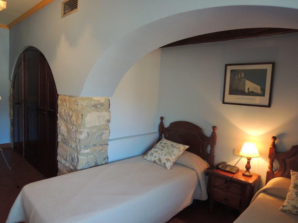 Hostal De La Rovira Ош Экстерьер фото