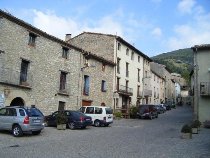 Hostal De La Rovira Ош Экстерьер фото