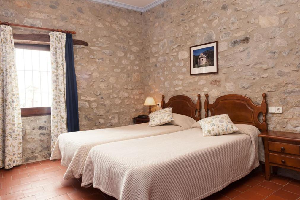 Hostal De La Rovira Ош Экстерьер фото